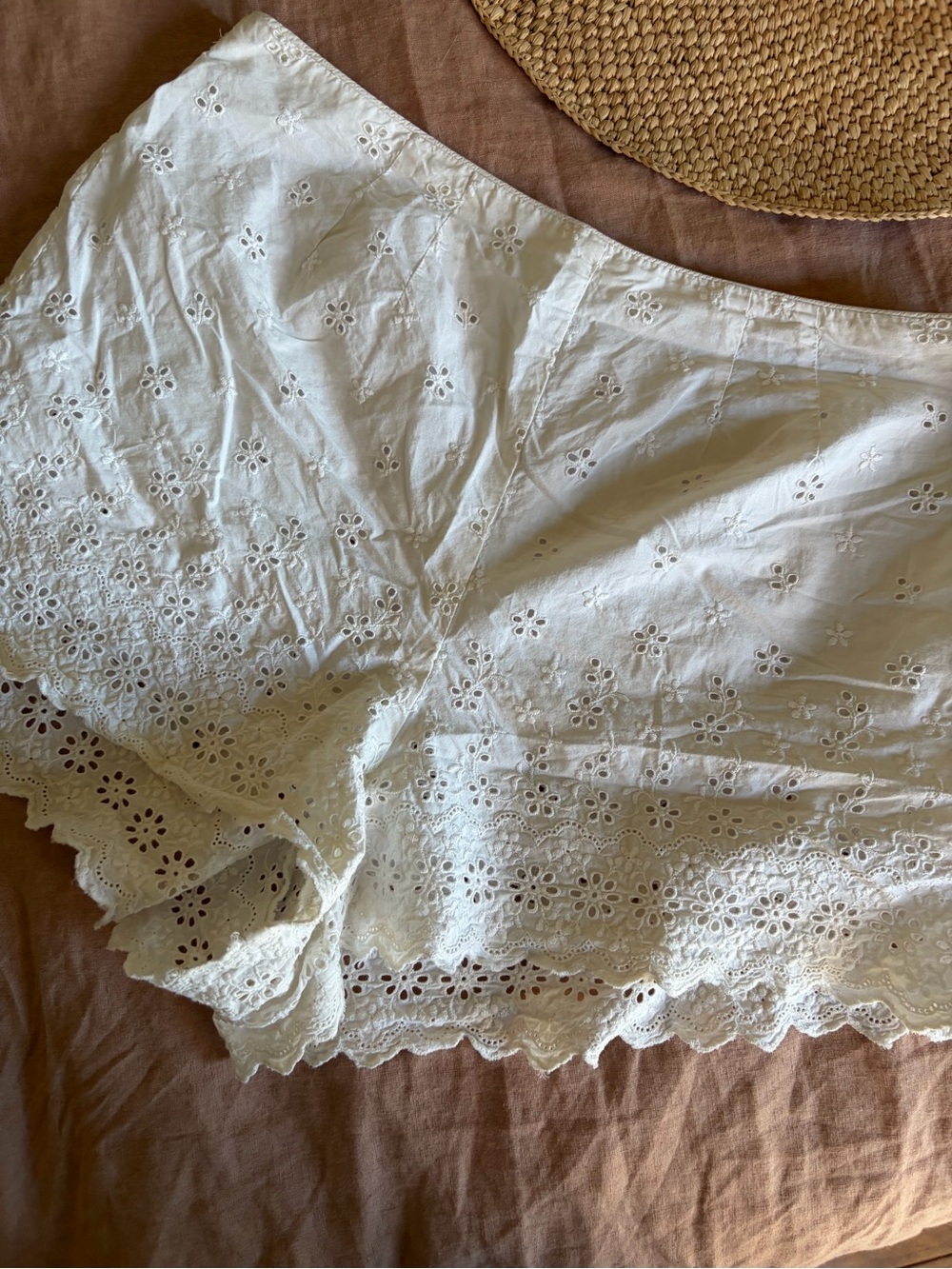 Dôen Arbre Short in Salt - White Eyelet Cotton Shorts - Picture 4 of 6